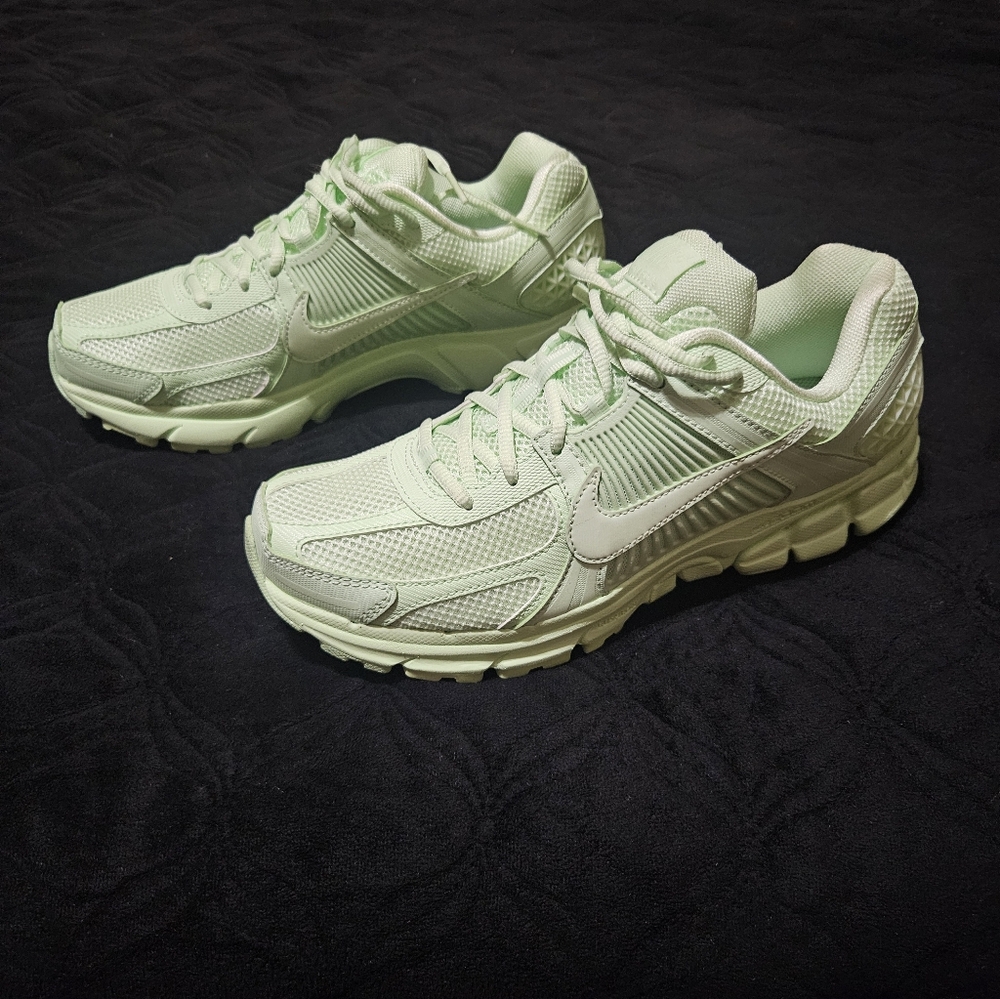Nike Zoom Vomero 5 Sneakers